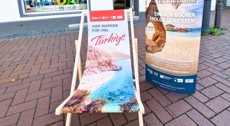 Anex Liegestuhl Schaufensterdeko Foto Anex Tour
