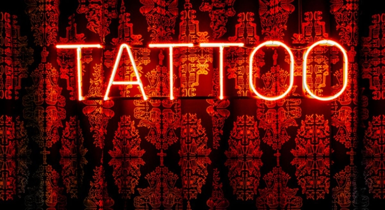 Tattoo Symbol Schriftzug Foto iStock Fashion Anatomy
