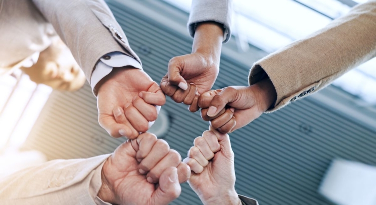 Team Zusammenarbeit Foto iStock Jacob Wackerhausen