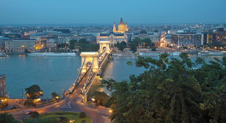 Donau_Ungarn_Budapest_Kettenbrücke_01