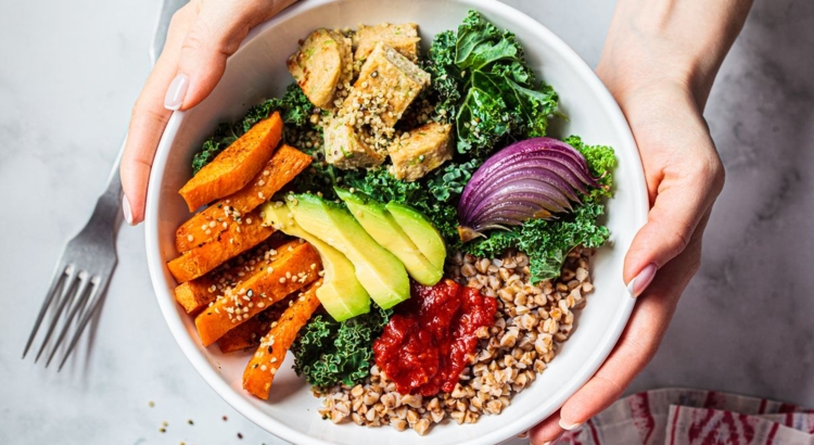 Bowl Essen Foto iStock Vaasseenaa