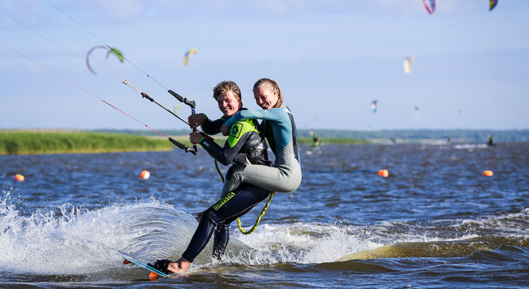 Litauen Kitesurfing in Svencelė Foto Jordis Šatūnas Lithuania Travel.jpg