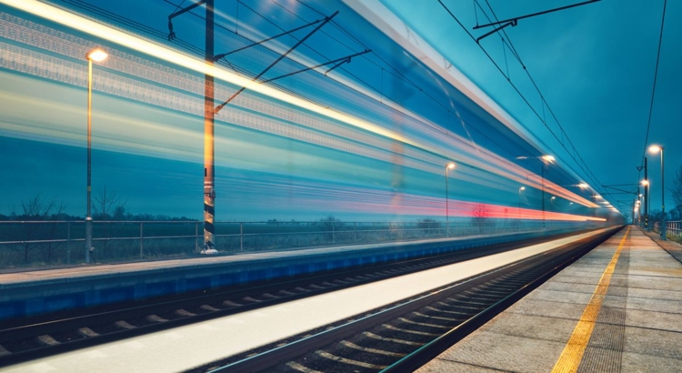 Zug Bahn Symbol Nachtzug Foto iStock Chalabaja