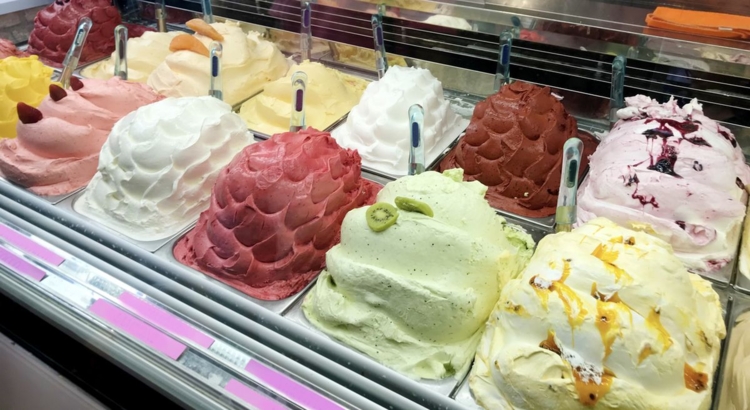 Eis Eiscafe Italien Foto iStock Bmanzurova
