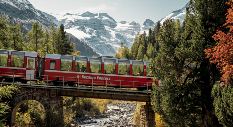 Schweiz Bernina Express Zug Berge