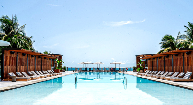 Greater Fort Lauderdale Diplomat Resort - Infinity Pool Foto Visit Lauderdale.JPG