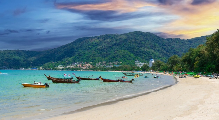 Thailand Patong Beach Foto iStock Elias Bitar