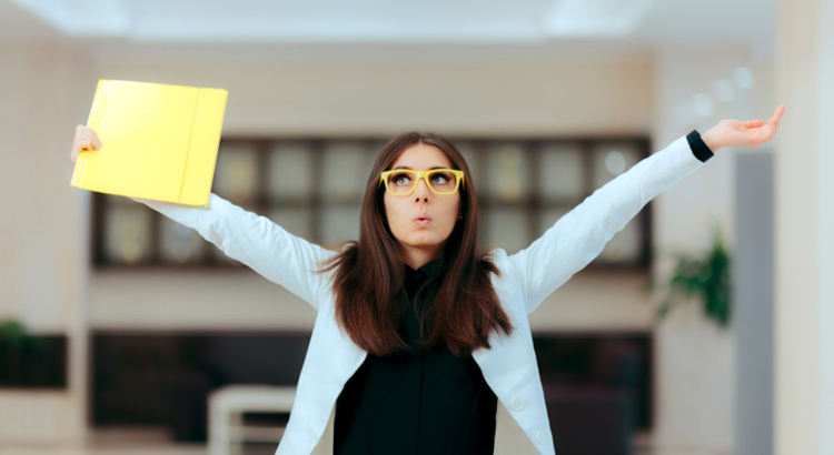 Frau Büro Kündigung Freiheit iStock nicoletaionescu.jpg
