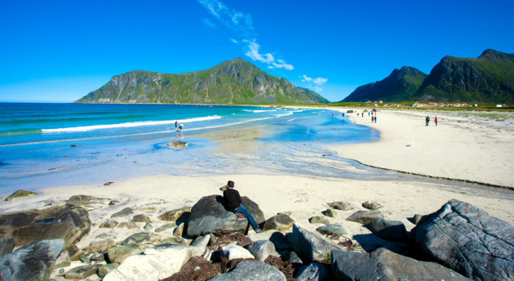Norwegen Lofoten Skagsanden Beach Flakstad Foto Sónia Arrepia Visit Norway.jpg