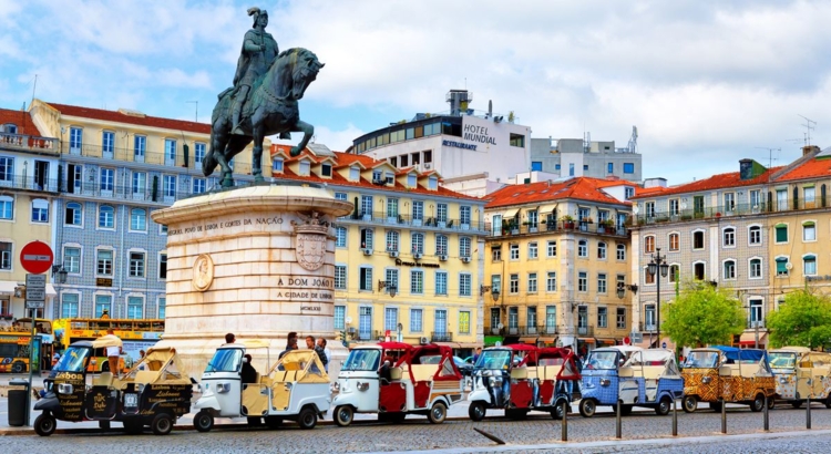 Portugal Lissabon Tuktuks Foto iStock Apeyron