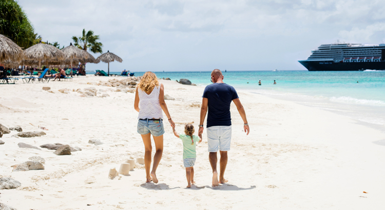 Aruba Familie Strand Wings Global Media.jpg