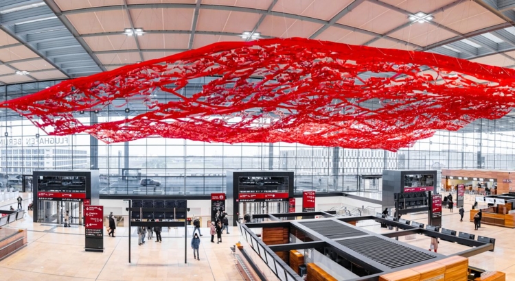 Berlin Flughafen Decke BER Foto iStock Elen marlen