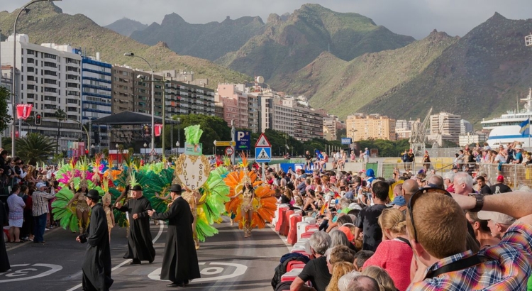 Teneriffa Santa Cruz Karneval Foto iStock Svetlana Popova