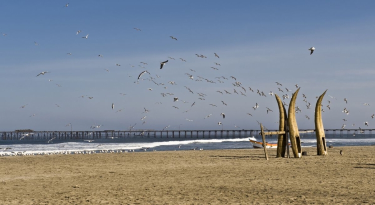 Peru Trujillo Playa Huanchaco Foto iStock Xeni4KA