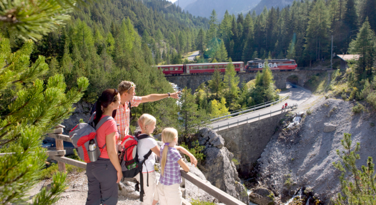 Ameropa 13_Bahn-Wandern-Davos_Via_AlbulaBernina_c_Rhaetische_Bahn,_Christof_Sonderegger.jpg