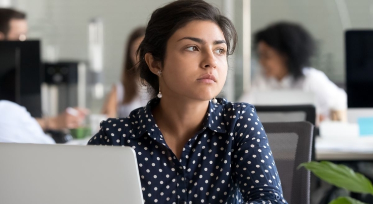 Arbeit Sinn Motivation Erschöpfung Foto iStock Fizkes
