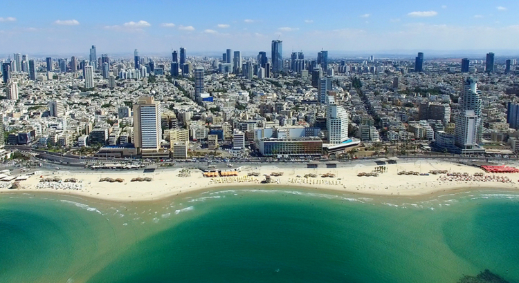 Israel Tel Aviv Skyline mit Strand.jpg