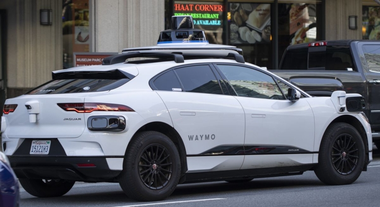 Robotaxi San Francisco Waymo Autonomes Fahren Foto iStock hapabapa