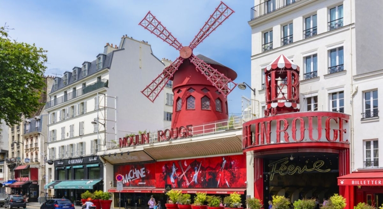 Frankreich Paris Moulin Rouge Foto iStock Vladislav Zolotov