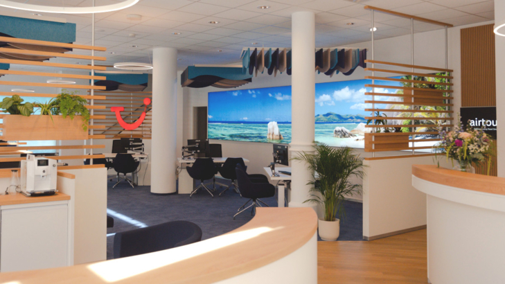 TUI Store Aschaffenburg innen2.jpg