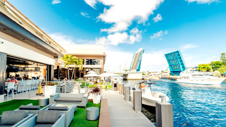 Greater Fort Lauderdale Dock Dine Restaurant Shooters Foto Visit Lauderdale.jpg