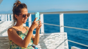 Kreuzfahrt Handy Internet Foto iStock Miljan Zivkovic