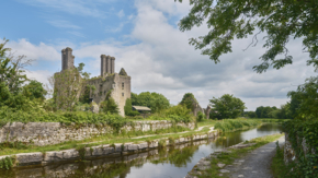Irland Offaly Grand Canal Way Ballygowan Castle Tourism Ireland/Roamer