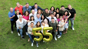 Müller Touristik Teamfoto 55 Jahre.jpeg