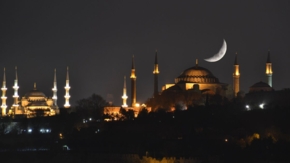 Türkei Istanbul Hagia Sophia Nacht Ramadan Foto iStock Muratekmen