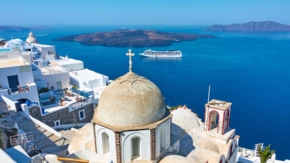 Griechenland Santorin Fira Kreuzfahrt Foto iStock zoom-zoom